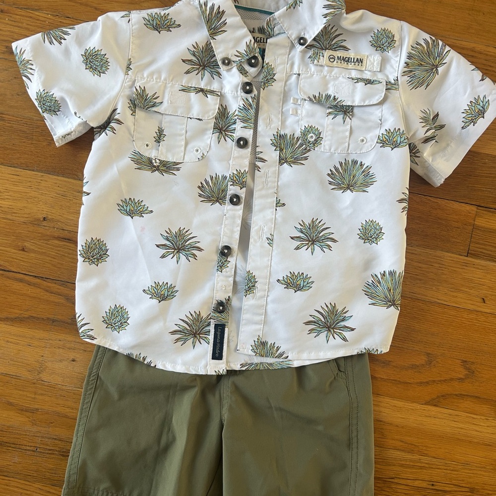 Magellan Outdoors White Short-Sleeve Button Shirt with Green Botanical Print